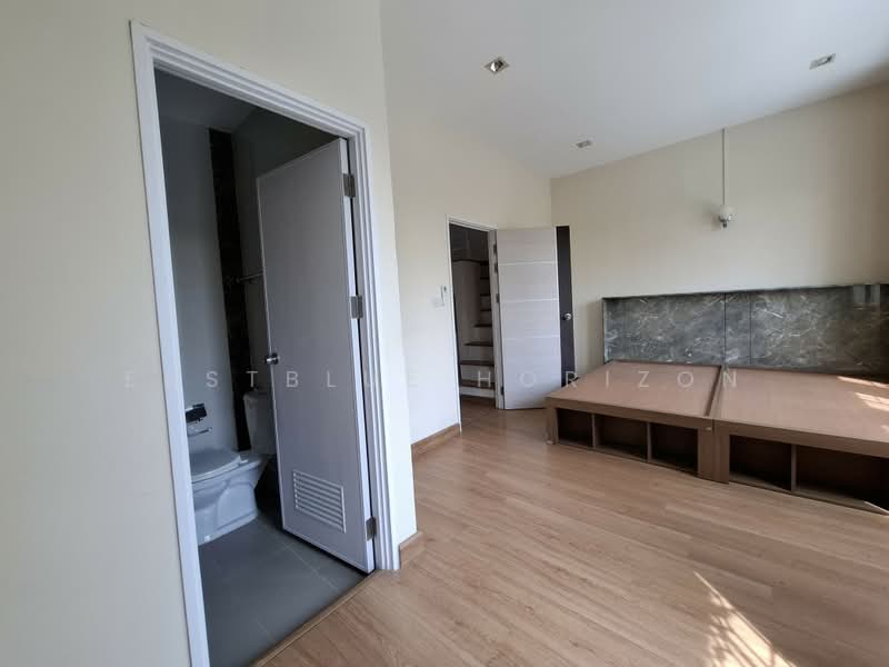 Golden Town Sathorn, Bangkok, Kanlapaphruek Road, Bangkhuntien, Chom Thong, Bangkok, 3 Bedrooms, 117 sqm, Townhouse For Sale, by Eastblue Horizon, 500392433 - DDproperty.com