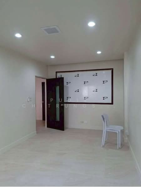 4-Storey Home Office for Rent – Ratchada, Behind Central Rama 9, Bangkok, Huai Khwang, Bangkok, , 360 sqm, Shophouse For Rent, by Pudis Chitrungsakorn, 500392702 - DDproperty.com