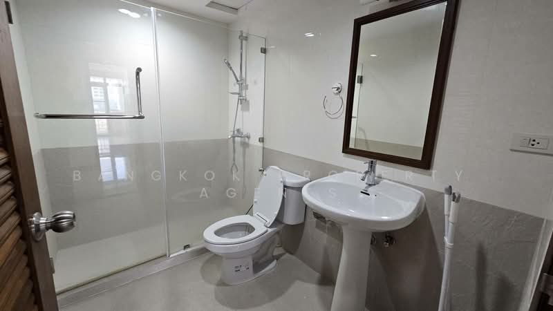Royal Castle Sukhumvit, Bangkok, 30 Soi Sukhumvit 39, Khlongtoei Nua, Watthana, Bangkok, 3 Bedrooms, 120 sqm, Condo For Rent, by BANGKOK PROPERTY AGENTS, 500392776 - DDproperty.com