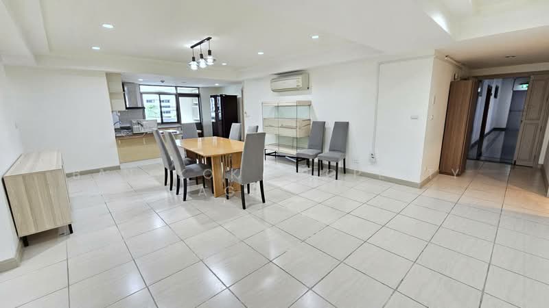 Royal Castle Sukhumvit, Bangkok, 30 Soi Sukhumvit 39, Khlongtoei Nua, Watthana, Bangkok, 3 Bedrooms, 200 sqm, Condo For Rent, by BANGKOK PROPERTY AGENTS, 500392816 - DDproperty.com