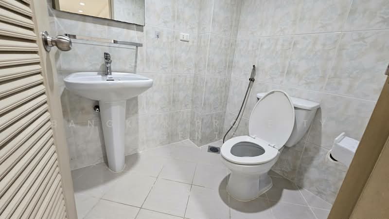 Royal Castle Sukhumvit, Bangkok, 30 Soi Sukhumvit 39, Khlongtoei Nua, Watthana, Bangkok, 3 Bedrooms, 200 sqm, Condo For Rent, by BANGKOK PROPERTY AGENTS, 500392816 - DDproperty.com