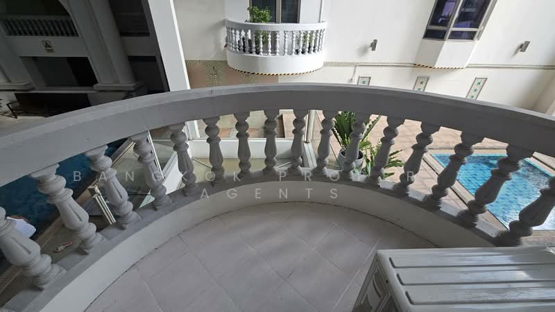 Royal Castle Sukhumvit, Bangkok, 30 Soi Sukhumvit 39, Khlongtoei Nua, Watthana, Bangkok, 3 Bedrooms, 200 sqm, Condo For Rent, by BANGKOK PROPERTY AGENTS, 500392816 - DDproperty.com