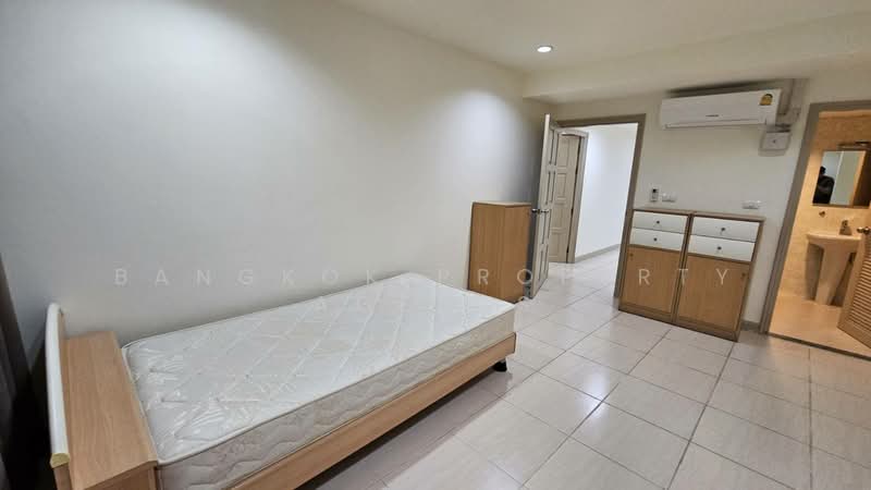 Royal Castle Sukhumvit, Bangkok, 30 Soi Sukhumvit 39, Khlongtoei Nua, Watthana, Bangkok, 3 Bedrooms, 200 sqm, Condo For Rent, by BANGKOK PROPERTY AGENTS, 500392816 - DDproperty.com