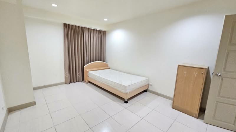 Royal Castle Sukhumvit, Bangkok, 30 Soi Sukhumvit 39, Khlongtoei Nua, Watthana, Bangkok, 3 Bedrooms, 200 sqm, Condo For Rent, by BANGKOK PROPERTY AGENTS, 500392816 - DDproperty.com