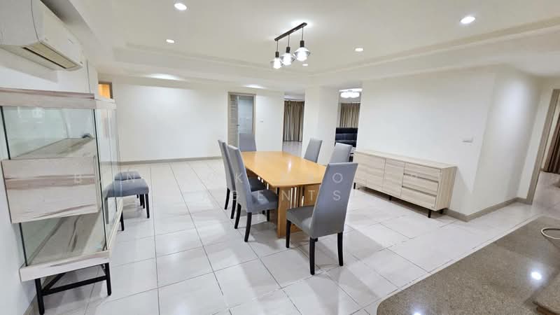 Royal Castle Sukhumvit, Bangkok, 30 Soi Sukhumvit 39, Khlongtoei Nua, Watthana, Bangkok, 3 Bedrooms, 200 sqm, Condo For Rent, by BANGKOK PROPERTY AGENTS, 500392816 - DDproperty.com