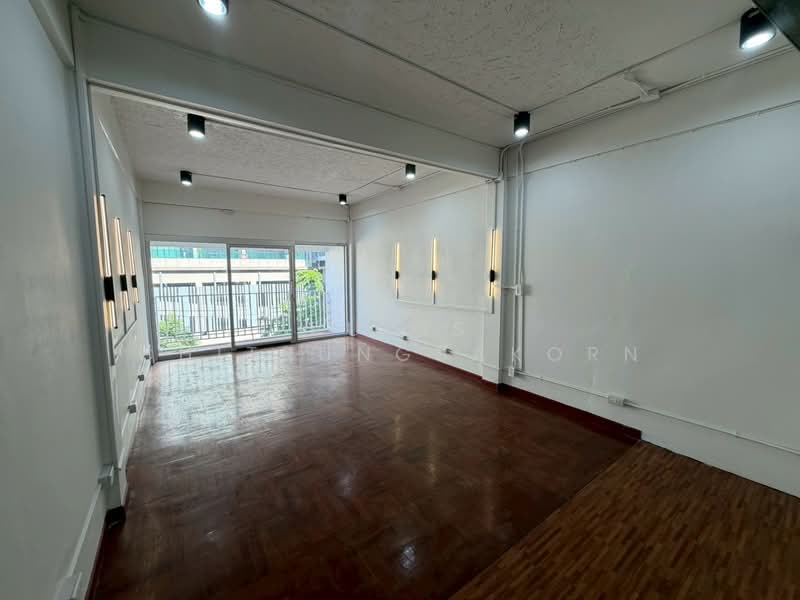 Commercial Building for Rent / Sale – Ngamwongwan opposite Kasetsart University, Bangkok, Lat Yao, Chatuchak, Bangkok, , 187 sqm, Shophouse For Rent, by Pudis Chitrungsakorn, 500392819 - DDproperty.com