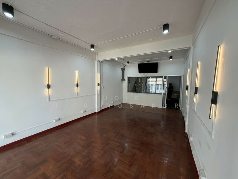 Commercial Building for Rent / Sale – Ngamwongwan opposite Kasetsart University, Bangkok, Lat Yao, Chatuchak, Bangkok, , 187 sqm, Shophouse For Rent, by Pudis Chitrungsakorn, 500392819 - DDproperty.com