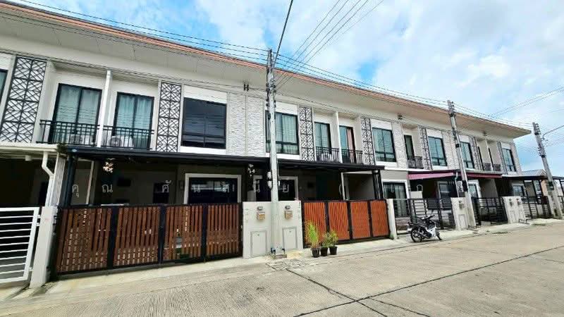 ทาวน์โฮม เปรมประชา แพชชั่น สไตล์โมเดิร์น, Pathum Thani, ถนนเลียบคลองเปรมประชากร, Chiang Rak Noi, Sam Khok, Pathum Thani, 4 Bedrooms, 120 sqm, Townhouse For Sale, by คุณ ศันสนีย์ ( เก๋ ), 500392821 - DDproperty.com
