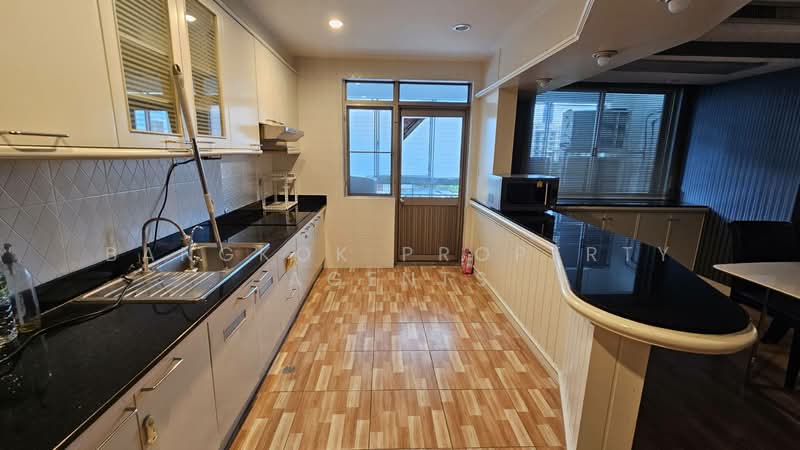 Royal Castle Sukhumvit, Bangkok, 30 Soi Sukhumvit 39, Khlongtoei Nua, Watthana, Bangkok, 3 Bedrooms, 160 sqm, Condo For Rent, by BANGKOK PROPERTY AGENTS, 500392868 - DDproperty.com