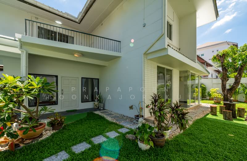 House at Ekkamai, Bangkok, สุขุมวิท เอกมัย 10 แยก 6, Phra Kanong Nua, Watthana, Bangkok, 3 Bedrooms, 160 sqm, Single Detached House For Rent, by Prapaporn Boonkajonkul, 500392898 - DDproperty.com