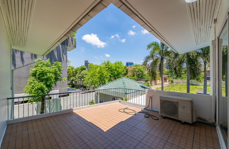 House at Ekkamai, Bangkok, สุขุมวิท เอกมัย 10 แยก 6, Phra Kanong Nua, Watthana, Bangkok, 3 Bedrooms, 160 sqm, Single Detached House For Rent, by Prapaporn Boonkajonkul, 500392898 - DDproperty.com