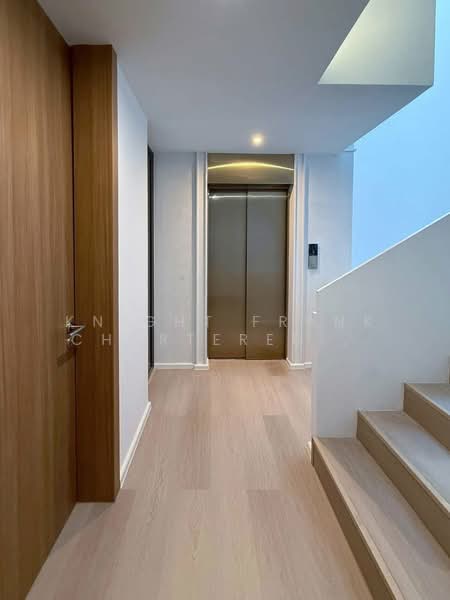 Townhouse in Pridi 14, Bangkok, Phra Kanong Nua, Watthana, Bangkok, 5 Bedrooms, 536 sqm, Townhouse For Rent, by Knight Frank Chartered (Thailand) Co.,Ltd, 500392994 - DDproperty.com