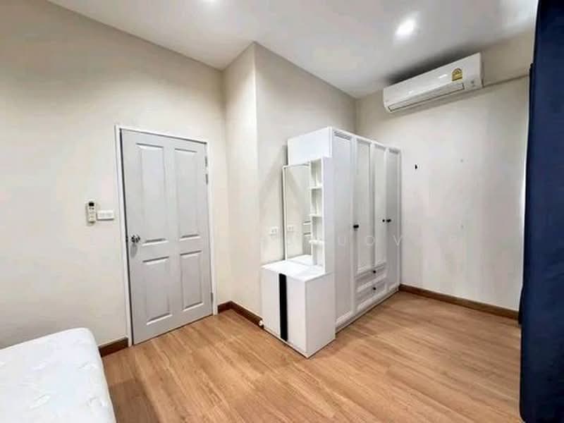 Golden Town 2 Onnut-Ladkrabang, Bangkok, Soi Prachathorn, Lat Krabang, Lat Krabang, Bangkok, 4 Bedrooms, 113 sqm, Townhouse For Rent, by Line: @956uovqp, 500393013 - DDproperty.com