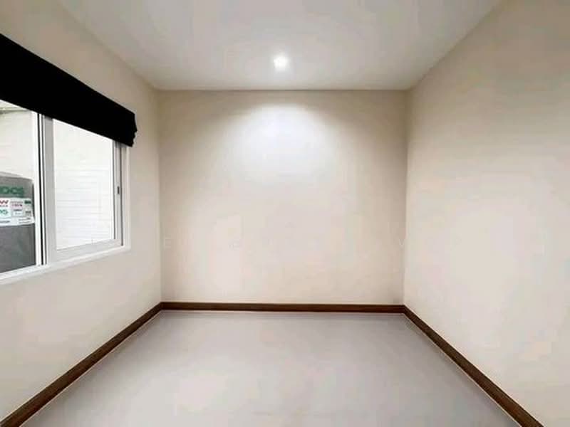 Golden Town 2 Onnut-Ladkrabang, Bangkok, Soi Prachathorn, Lat Krabang, Lat Krabang, Bangkok, 4 Bedrooms, 113 sqm, Townhouse For Rent, by Line: @956uovqp, 500393013 - DDproperty.com