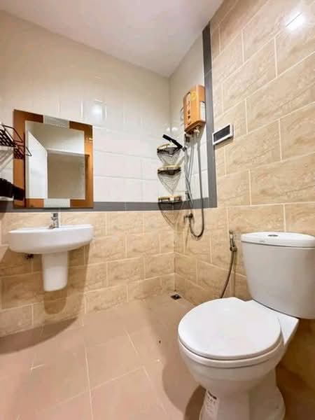 Golden Town 2 Onnut-Ladkrabang, Bangkok, Soi Prachathorn, Lat Krabang, Lat Krabang, Bangkok, 4 Bedrooms, 113 sqm, Townhouse For Rent, by Line: @956uovqp, 500393013 - DDproperty.com