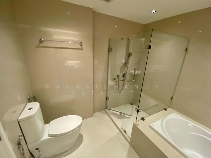 Vtara Sukhumvit 36, Bangkok, 118 Soi Saen Sabai, Phra Kanong, Khlong Toei, Bangkok, 2 Bedrooms, 51 sqm, Condo For Rent, by Hathaichanok Saenset, 500393217 - DDproperty.com