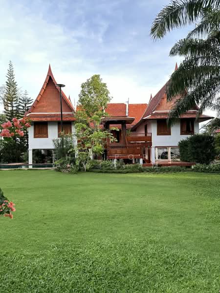 4-BR House, Chon Buri (Pattaya), Poong, Bang Lamung (Pattaya), Chon Buri (Pattaya), 4 Bedrooms, 445 sqm, Single Detached House For Rent, by Thitiporn Pawikham, 500393271 - DDproperty.com