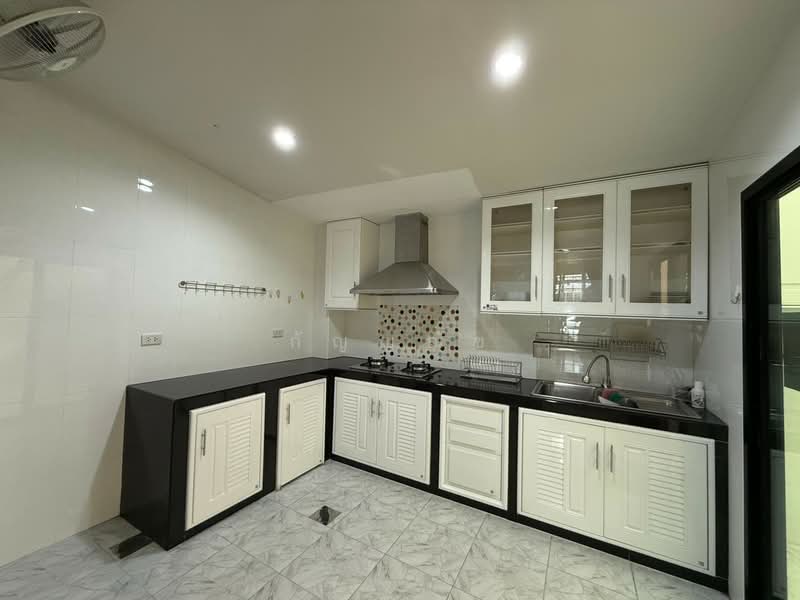 หมู่บ้านโกลเด้นทาวน์ ลาดพร้าว-เกษตรนวมินทร์, Bangkok, Khlong Kum, Bueng Kum, Bangkok, 5 Bedrooms, 187 sqm, Townhouse For Rent, by กัญญณัช, 500393617 - DDproperty.com
