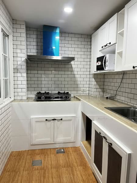 Golden Town Sukhumvit-Bearing Station, Samut Prakan, Soi Tesabansamrongtai 6, Sam Rong, Phra Pra Daeng, Samut Prakan, 4 Bedrooms, 103 sqm, Townhouse For Rent, by Rosesirin Expert, 500393722 - DDproperty.com