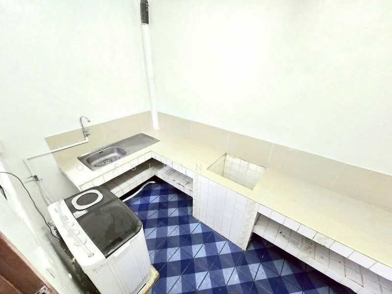 Baan Tharuea, Bangkok, Bang Chak, Phra Khanong, Bangkok, 2 Bedrooms, 100 sqm, Townhouse For Rent, by Rosesirin Expert, 500393727 - DDproperty.com