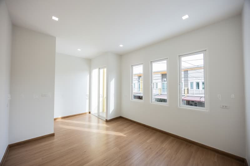 Golden Town Chalermprakiat - Suanluang, Bangkok, Soi Chaloem Phrakiat Rama 9 Soi 30 Yaek 14, Kanchanaphisek Road, Dok Mai, Prawet, Bangkok, 4 Bedrooms, 1 sqm, Townhouse For Sale, by Tharnavee Tharnasetthadakul, 500393750 - DDproperty.com
