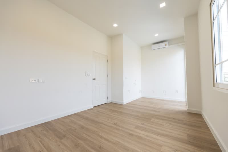 Golden Town 2 Onnut-Pattanakarn, Bangkok, 189 Soi On Nut 65 Yaek 14, Prawet, Bangkok, 4 Bedrooms, 1 sqm, Townhouse For Sale, by Tharnavee Tharnasetthadakul, 500393830 - DDproperty.com