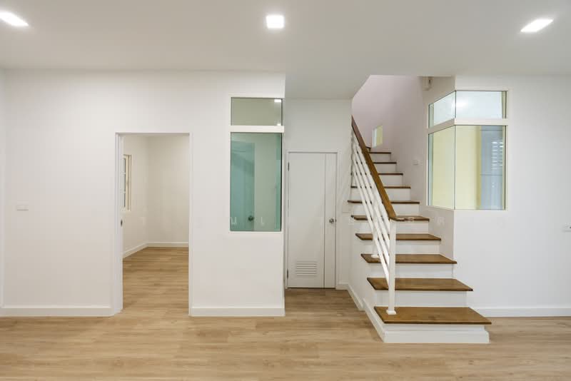 Golden Town 2 Onnut-Pattanakarn, Bangkok, 189 Soi On Nut 65 Yaek 14, Prawet, Bangkok, 4 Bedrooms, 1 sqm, Townhouse For Sale, by Tharnavee Tharnasetthadakul, 500393830 - DDproperty.com