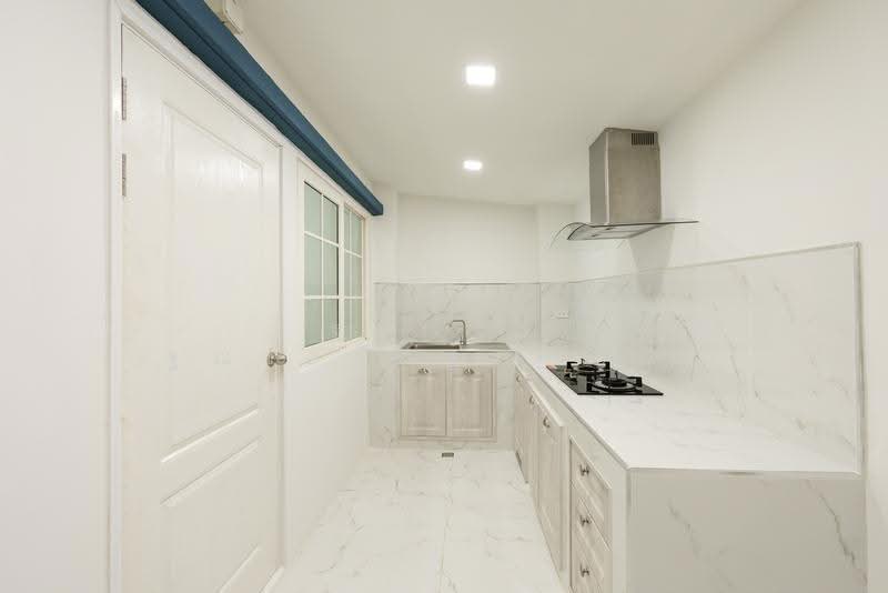 Golden Town 2 Onnut-Pattanakarn, Bangkok, 189 Soi On Nut 65 Yaek 14, Prawet, Bangkok, 4 Bedrooms, 1 sqm, Townhouse For Sale, by Tharnavee Tharnasetthadakul, 500393830 - DDproperty.com
