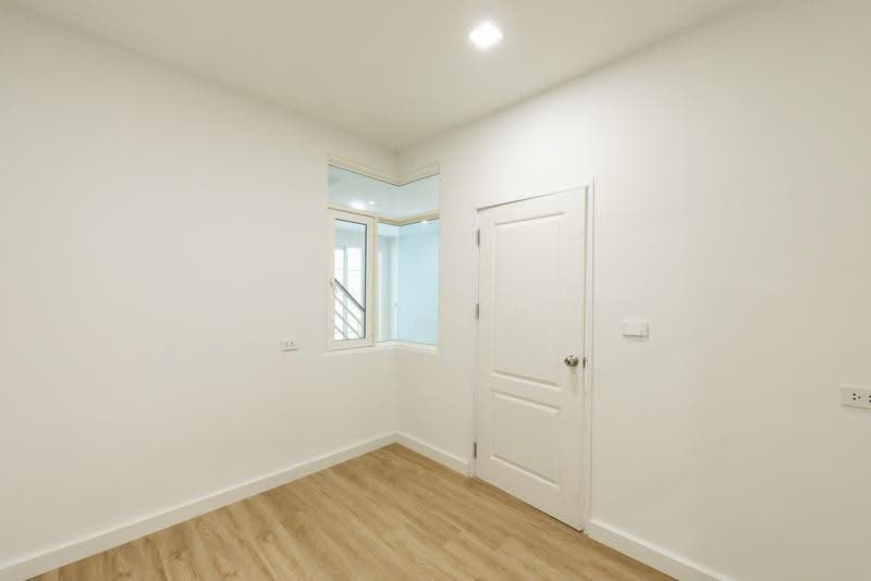 Golden Town 2 Onnut-Pattanakarn, Bangkok, 189 Soi On Nut 65 Yaek 14, Prawet, Bangkok, 4 Bedrooms, 1 sqm, Townhouse For Sale, by Tharnavee Tharnasetthadakul, 500393830 - DDproperty.com