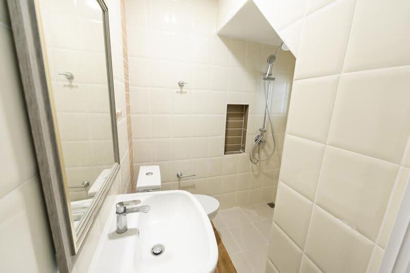 Golden Town 2 Onnut-Pattanakarn, Bangkok, 189 Soi On Nut 65 Yaek 14, Prawet, Bangkok, 4 Bedrooms, 1 sqm, Townhouse For Sale, by Tharnavee Tharnasetthadakul, 500393830 - DDproperty.com