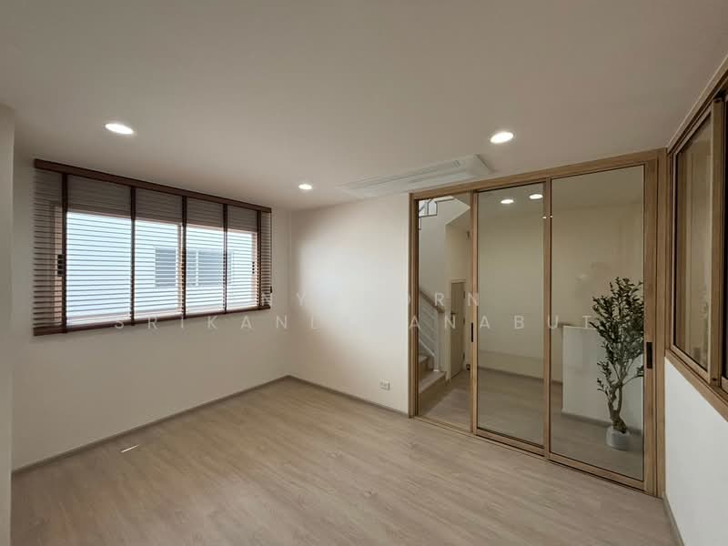 Nue Verse Krungthep Kreetha, Bangkok, Srinakarin - Romklao Road, Saphan Sung, Bangkok, 3 Bedrooms, 202 sqm, Townhouse For Rent, by Anyaporn Srikanlayanabut, 500393842 - DDproperty.com