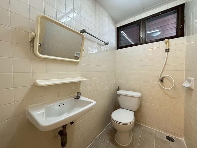 Mayfair Garden Apartment, Bangkok, 59 Soi Sukhumvit 16, Khlong Toei, Bangkok, 4 Bedrooms, 260 sqm, Apartment For Rent, by Bangkok House Living, 500394101 - DDproperty.com