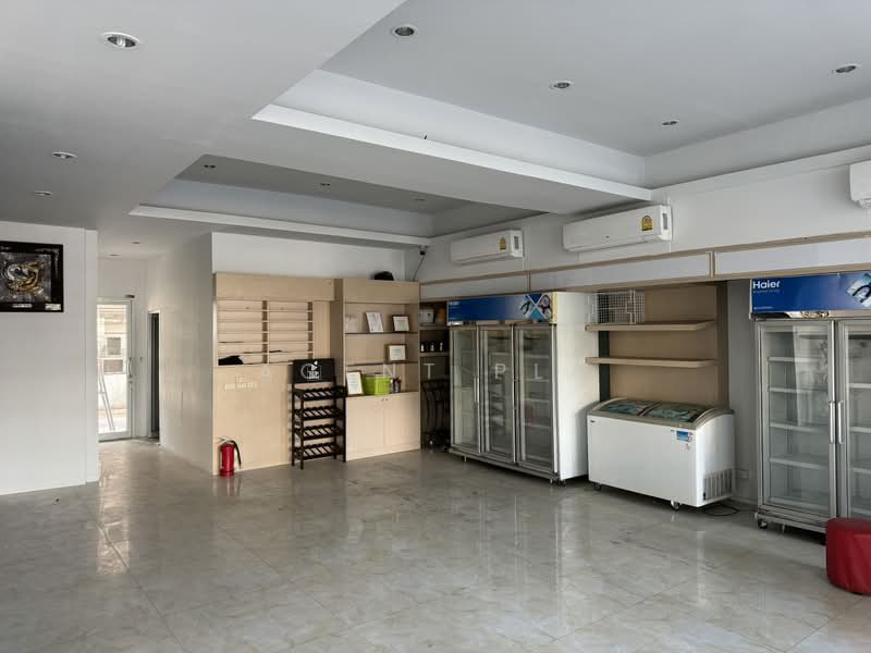 Commercial building for rent on Ratchadaphisek Road, Prime location near MRT Sutthisan (SPSAD4062), Bangkok, Din Daeng, Bangkok, , 800 sqm, Shophouse For Rent, by Agent Pla, 500394144 - DDproperty.com