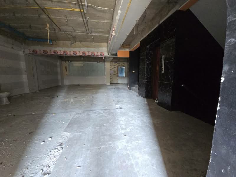 Commercial building for rent on Ratchadaphisek Road, Prime location near MRT Sutthisan (SPSAD4062), Bangkok, Din Daeng, Bangkok, , 800 sqm, Shophouse For Rent, by Agent Pla, 500394144 - DDproperty.com