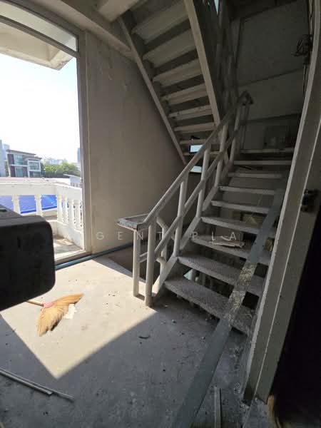 Commercial building for rent on Ratchadaphisek Road, Prime location near MRT Sutthisan (SPSAD4062), Bangkok, Din Daeng, Bangkok, , 800 sqm, Shophouse For Rent, by Agent Pla, 500394144 - DDproperty.com