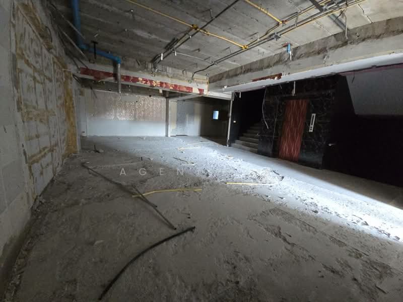 Commercial building for rent on Ratchadaphisek Road, Prime location near MRT Sutthisan (SPSAD4062), Bangkok, Din Daeng, Bangkok, , 800 sqm, Shophouse For Rent, by Agent Pla, 500394144 - DDproperty.com