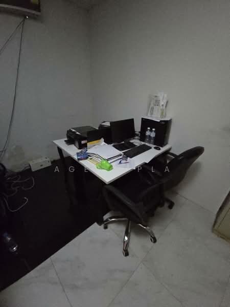 Commercial building for rent on Ratchadaphisek Road, Prime location near MRT Sutthisan (SPSAD4062), Bangkok, Din Daeng, Bangkok, , 800 sqm, Shophouse For Rent, by Agent Pla, 500394144 - DDproperty.com