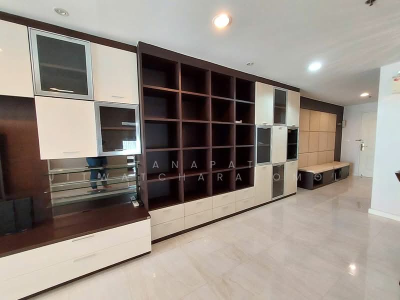 Serene Place Sukhumvit 24 : ซีรีน เพลส สุขุมวิท 24, กรุงเทพ, 9 ซอยเมธีนิเวศม์ ถนนสุขุมวิท 24, คลองตัน, คลองเตย, กรุงเทพ, 110 ตร.ม., คอนโด ขาย, โดย Tanapat Jitwatcharakomol, 500394240 - DDproperty.com