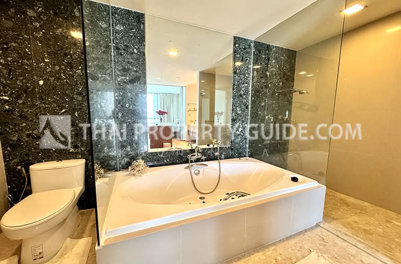 Ficus Lane, Bangkok, Soi Sukhumvit 44/1, Phra Kanong, Khlong Toei, Bangkok, 3 Bedrooms, 210 sqm, Condo For Rent, by Khun Nita, 500394325 - DDproperty.com