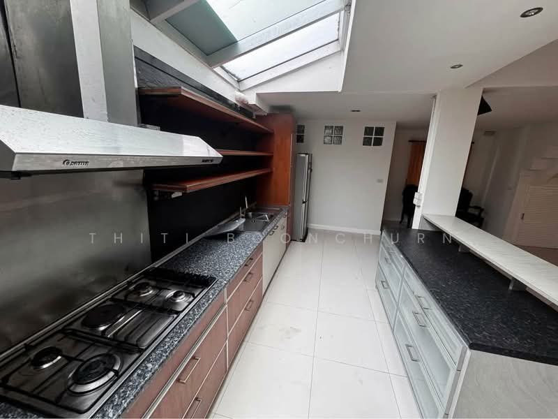 Townhouse, Near Bangkok Hospital & Thonglor, Bangkok, Bang Kapi, Huai Khwang, Bangkok, 4 Bedrooms, 160 sqm, Townhouse For Rent, by Thiti Boonchurn, 500394507 - DDproperty.com