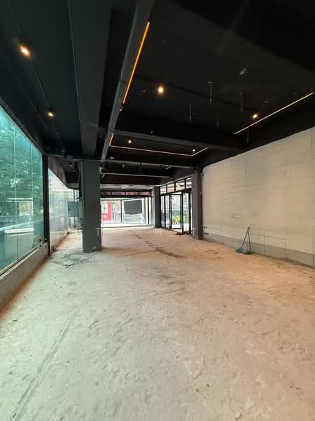 พื้นที่ให้เช่า บลูชิพส์ ทองหล่อ สุขุมวิท : Space for rent in Blue Chips Thonglor, Sukhumvit, Bangkok, Khlong Tan Nua, Watthana, Bangkok, , 245 sqm, Retail Space For Rent, by TOAH T., 500394621 - DDproperty.com