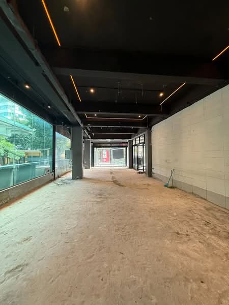 พื้นที่ให้เช่า บลูชิพส์ ทองหล่อ สุขุมวิท : Space for rent in Blue Chips Thonglor, Sukhumvit, กรุงเทพ, คลองตันเหนือ, วัฒนา, กรุงเทพ, 245 ตร.ม., พื้นที่ขายของ ให้เช่า, โดย TOAH T., 500394621 - DDproperty.com