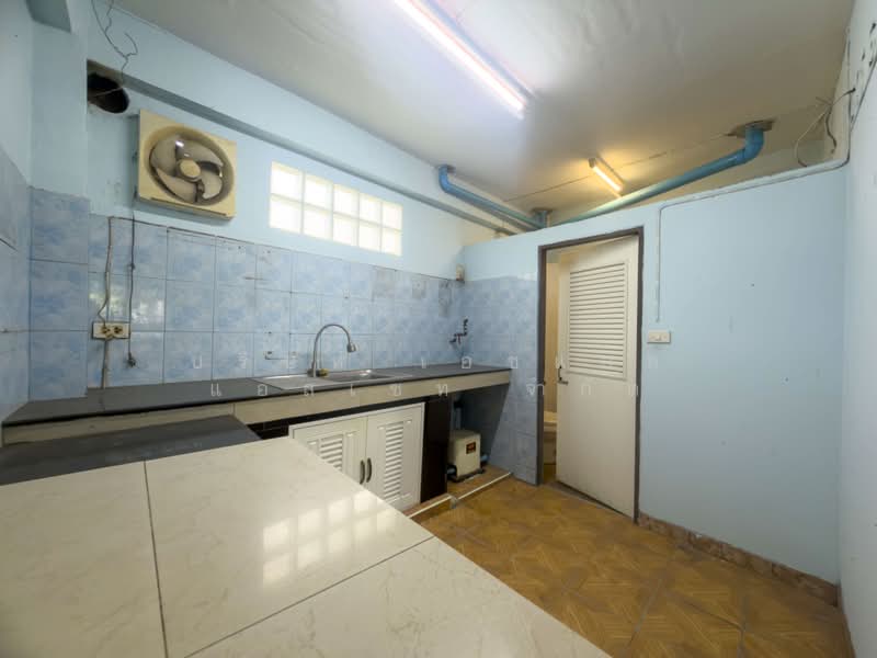 ตึกแถว 3.5 ชั้น ซอย จอมทอง 14 - เทอดไท 33, Bangkok, Bangko, Chom Thong, Bangkok, , 240 sqm, Shophouse For Sale, by บริษัท เอชแอล แอสเซท จำกัด, 500394892 - DDproperty.com