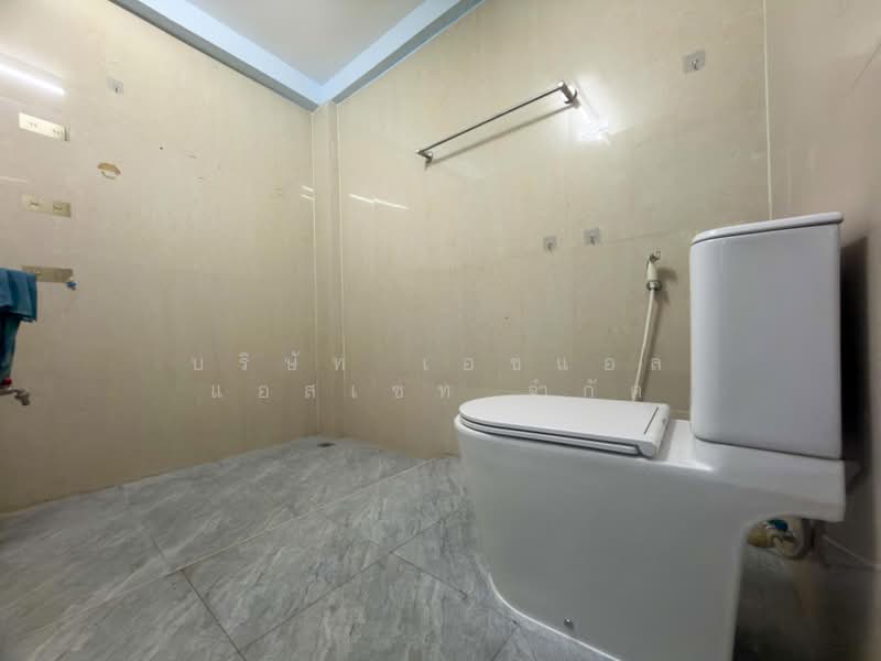 ตึกแถว 3.5 ชั้น ซอย จอมทอง 14 - เทอดไท 33, Bangkok, Bangko, Chom Thong, Bangkok, , 240 sqm, Shophouse For Sale, by บริษัท เอชแอล แอสเซท จำกัด, 500394892 - DDproperty.com
