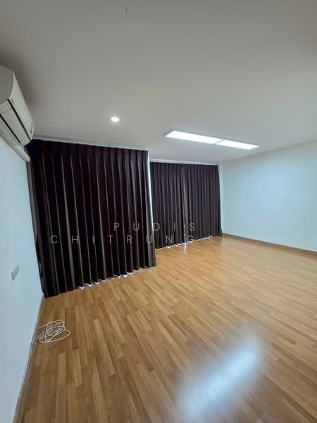3-Storey Townhome for Rent – Near MRT Lat Phrao, Bangkok, Jom Phon, Chatuchak, Bangkok, , 240 sqm, Shophouse For Rent, by Pudis Chitrungsakorn, 500394994 - DDproperty.com