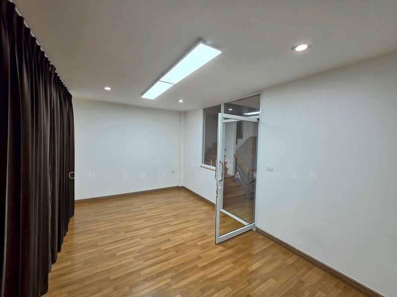 3-Storey Townhome for Rent – Near MRT Lat Phrao, Bangkok, Jom Phon, Chatuchak, Bangkok, , 240 sqm, Shophouse For Rent, by Pudis Chitrungsakorn, 500394994 - DDproperty.com