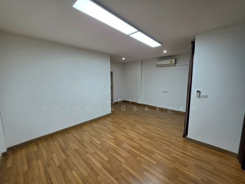 3-Storey Townhome for Rent – Near MRT Lat Phrao, Bangkok, Jom Phon, Chatuchak, Bangkok, , 240 sqm, Shophouse For Rent, by Pudis Chitrungsakorn, 500394994 - DDproperty.com
