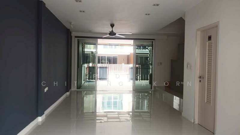 3-Storey Townhome with Rooftop for Rent – MRT Lat Phrao, Ratchada, Bangkok, Jom Phon, Chatuchak, Bangkok, , 197 sqm, Shophouse For Rent, by Pudis Chitrungsakorn, 500395028 - DDproperty.com