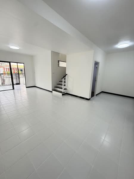Baan Pruksa 40 Rangsit Klong 3, Pathum Thani, Soi Batanee Village, Khlong Sam, Khlong Luang, Pathum Thani, 3 Bedrooms, 90 sqm, Townhouse For Sale, by เกวลี สิงห์ต๊ะน๊ะ, 500395074 - DDproperty.com