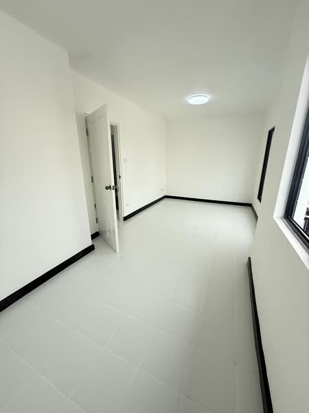 Baan Pruksa 40 Rangsit Klong 3, Pathum Thani, Soi Batanee Village, Khlong Sam, Khlong Luang, Pathum Thani, 3 Bedrooms, 90 sqm, Townhouse For Sale, by เกวลี สิงห์ต๊ะน๊ะ, 500395074 - DDproperty.com